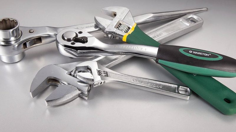 碳钢扳手与铬钒钢扳手：耐用品质解析与选择要点